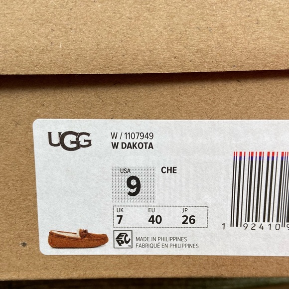 UGG Dakota Slippers - Picture 5 of 5